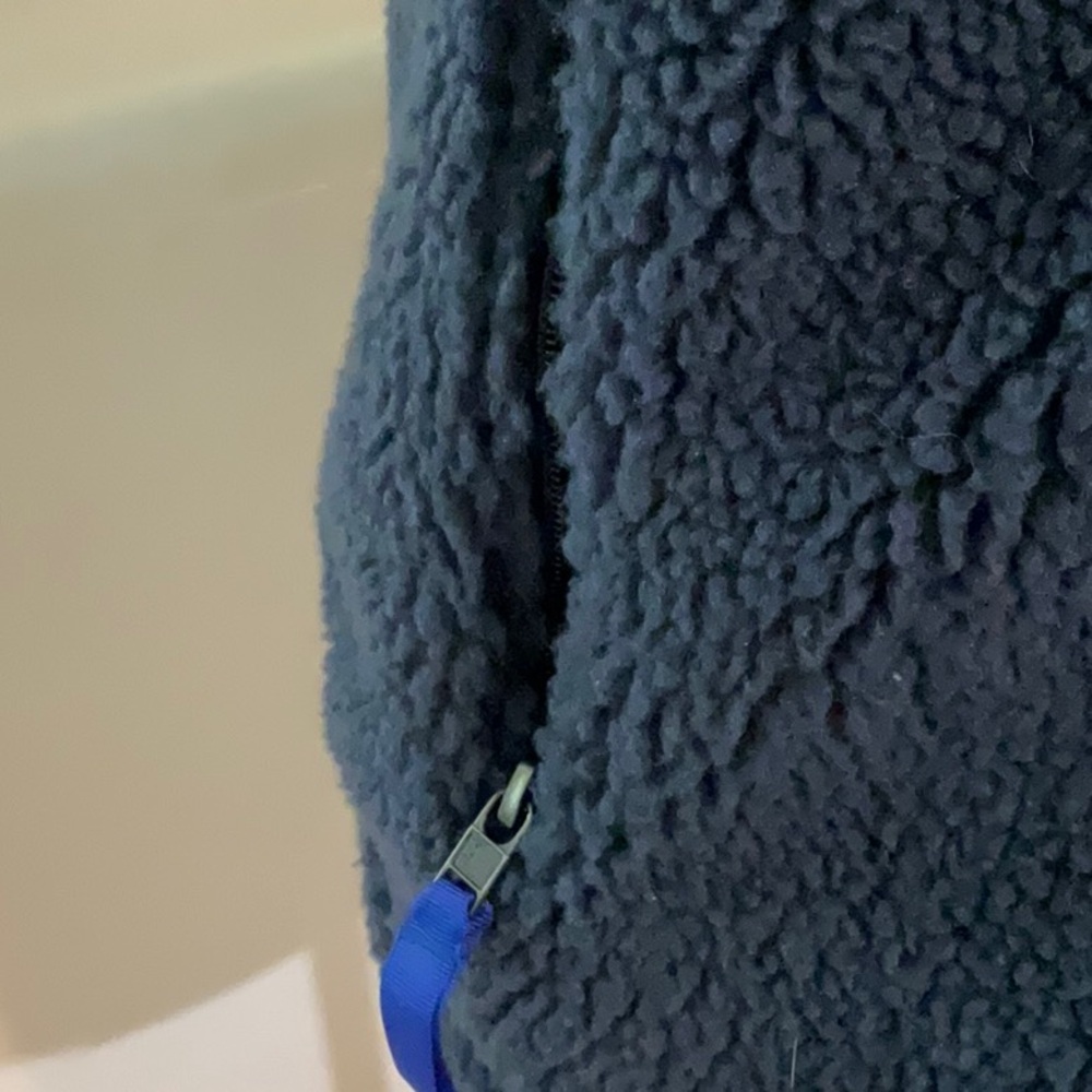 Patagonia Dark Blue Fleece Vest with Black Pocket - Picture 3 of 6